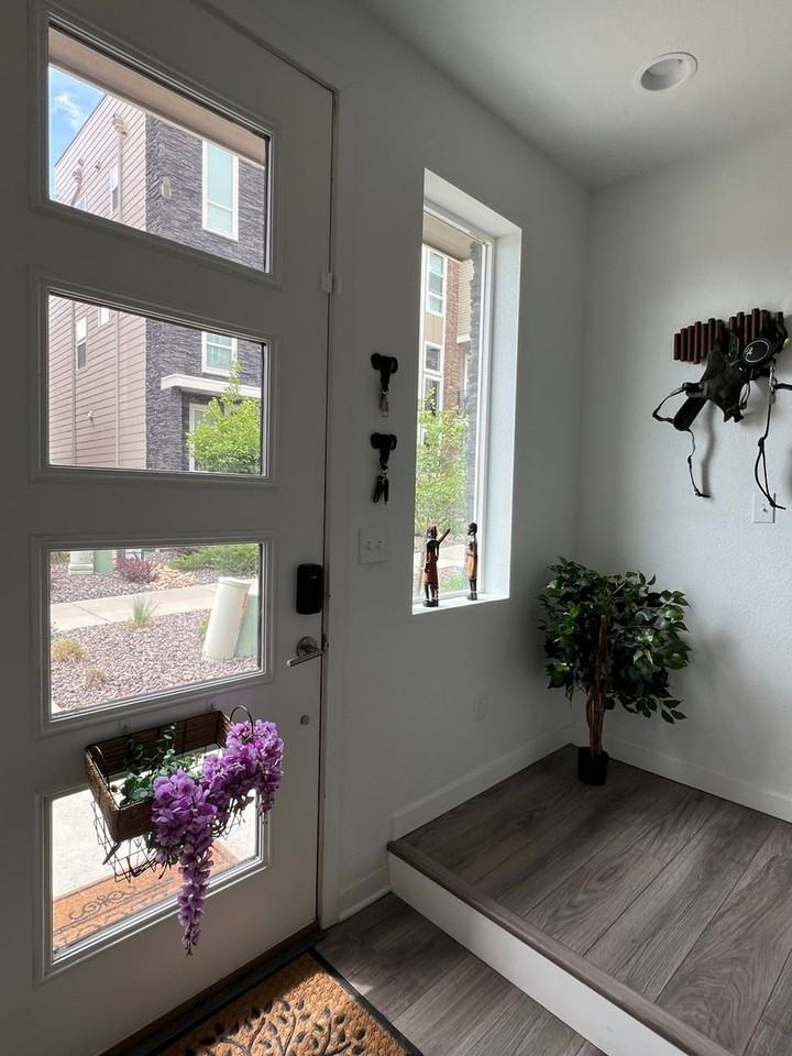 11907 Peakview Ln - Photo 2 of 18