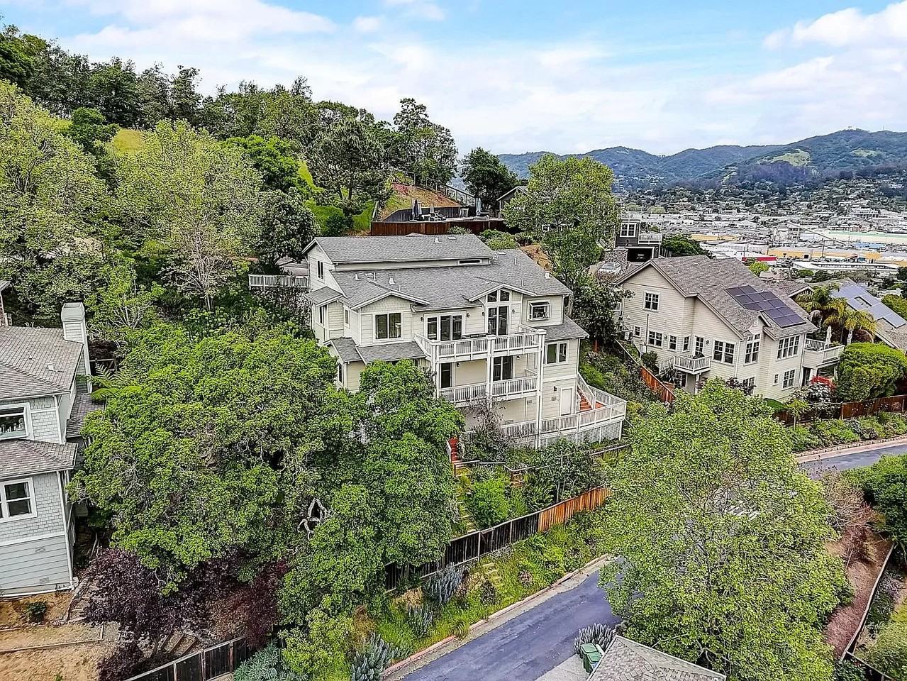 43 Baywood Ter - Photo 2 of 50