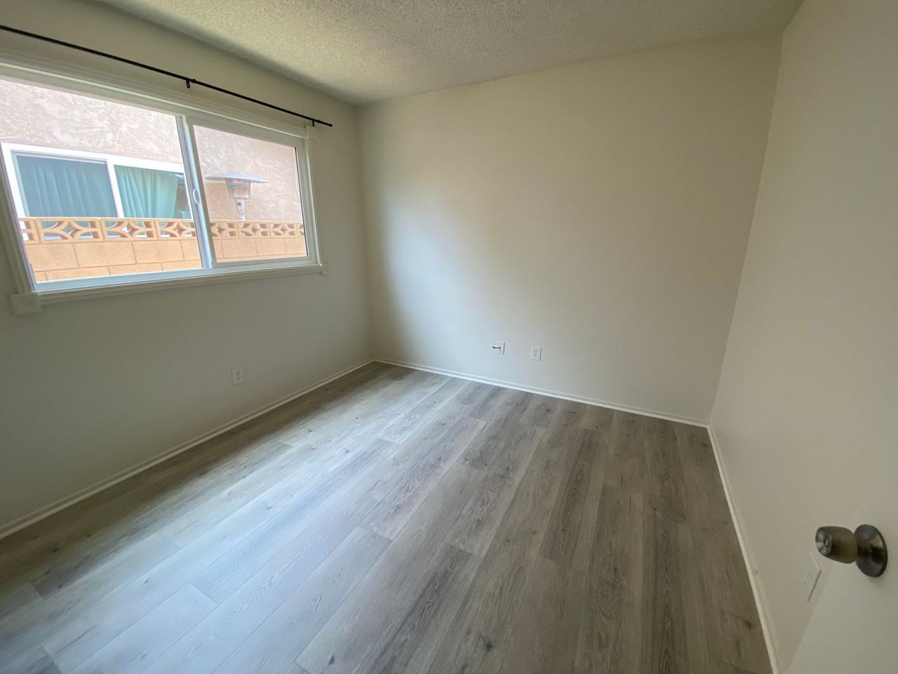 1117 Dianron Rd - Photo 6 of 14