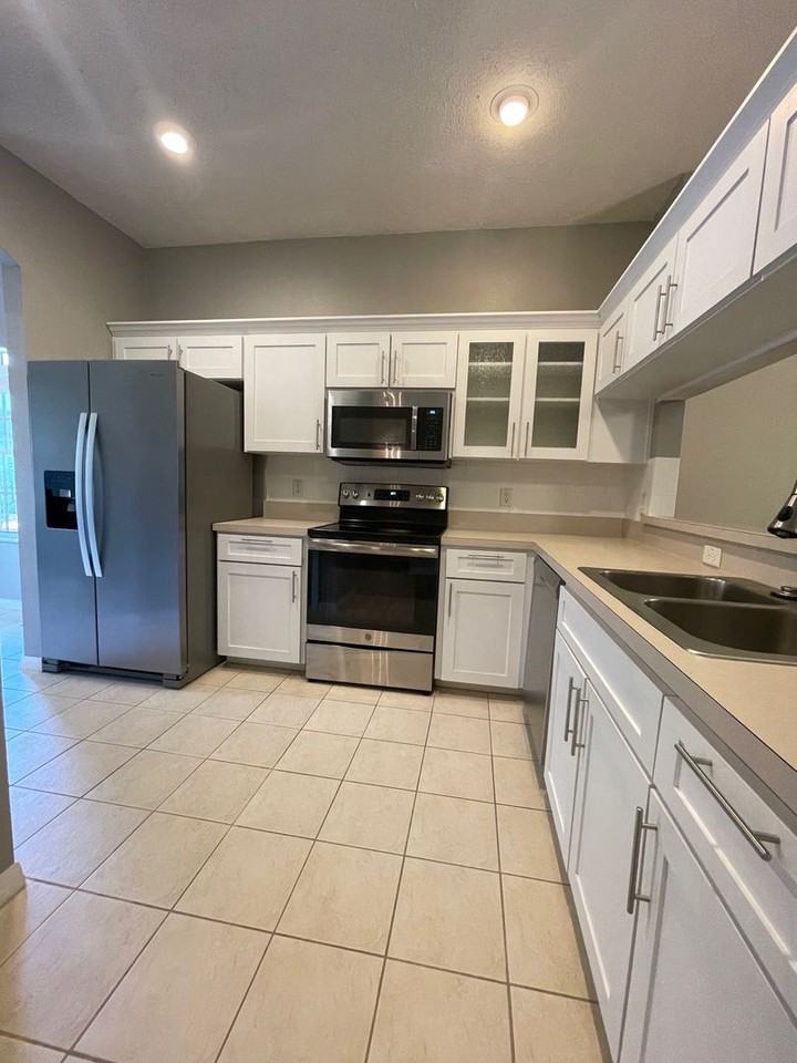 12509 Cavalier Ct - Photo 3 of 27