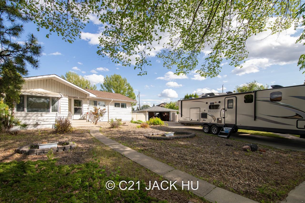 9505 161 Street Northwest - Photo 2 of 20