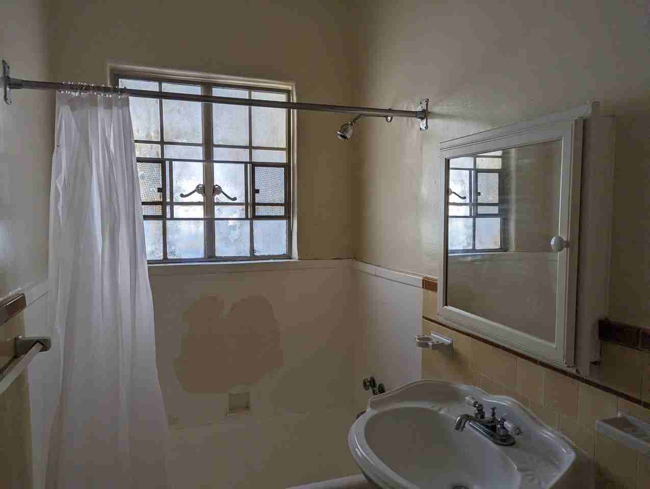 621 S Gramercy Pl #310 - Photo 5 of 13