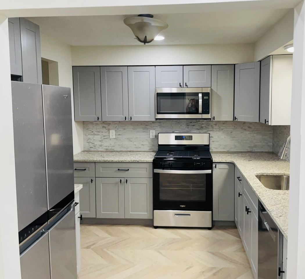 503 Maywood Dr #503 - Photo 3 of 9