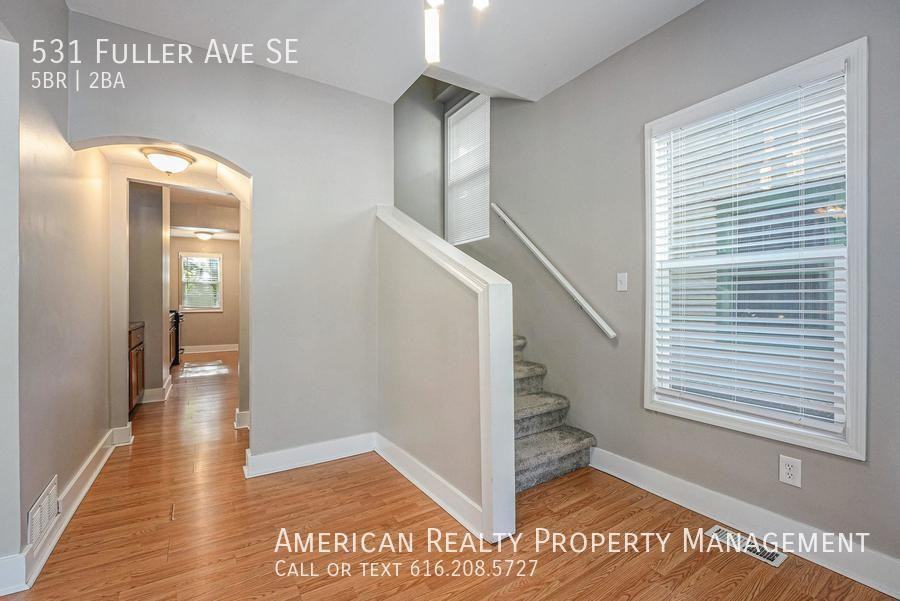 531 Fuller Ave Se - Photo 4 of 18