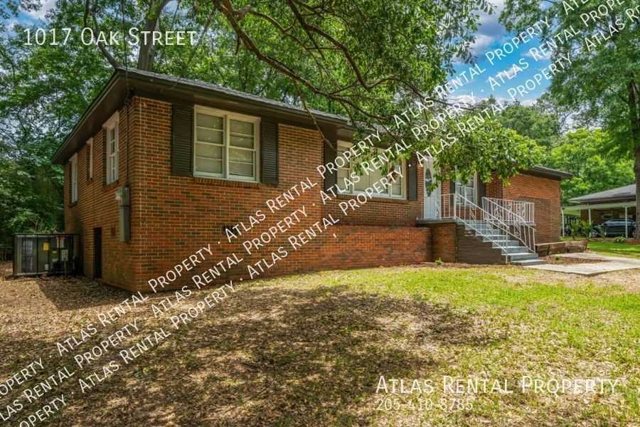 1017 Oak St - Photo 2 of 21