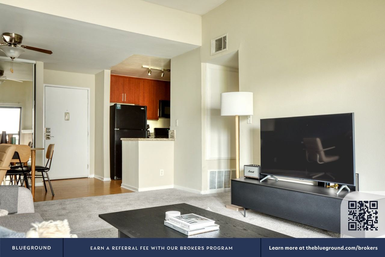 350 S San Fernando Blvd #817 - Photo 5 of 41