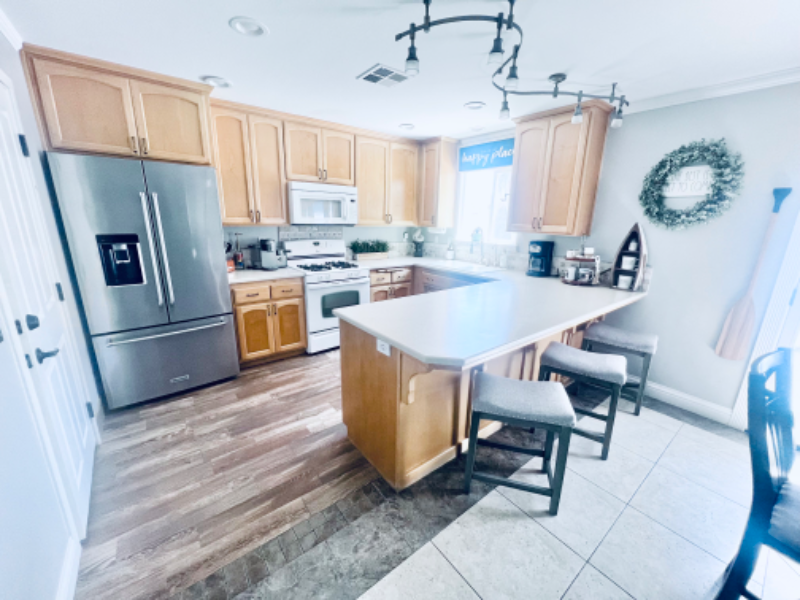 1274 Belridge St - Photo 2 of 11