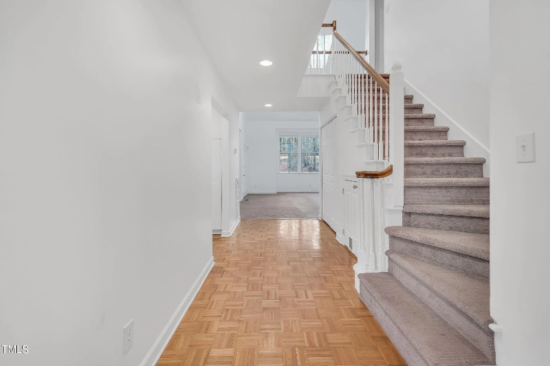 448 Crossvine Close - Photo 2 of 12