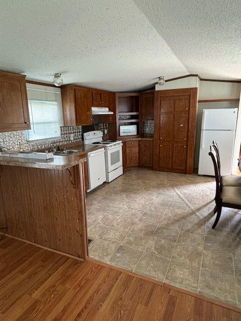 1002 N Main St - Photo 2 of 10