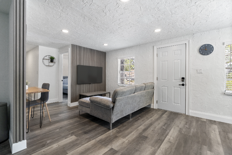 4102 N Hubert Ave - Photo 3 of 20