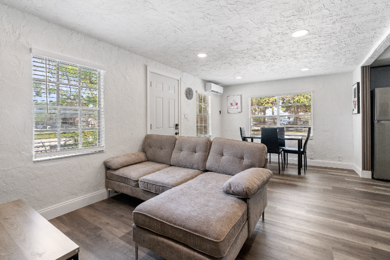 4102 N Hubert Ave - Photo 5 of 20