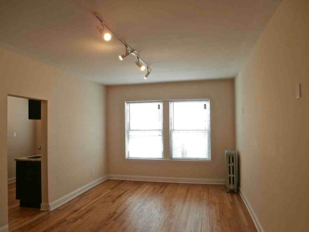 1638 W North Shore Ave #3 - Photo 3 of 9