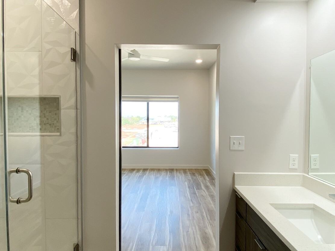 Nova - Photo 4 of 50