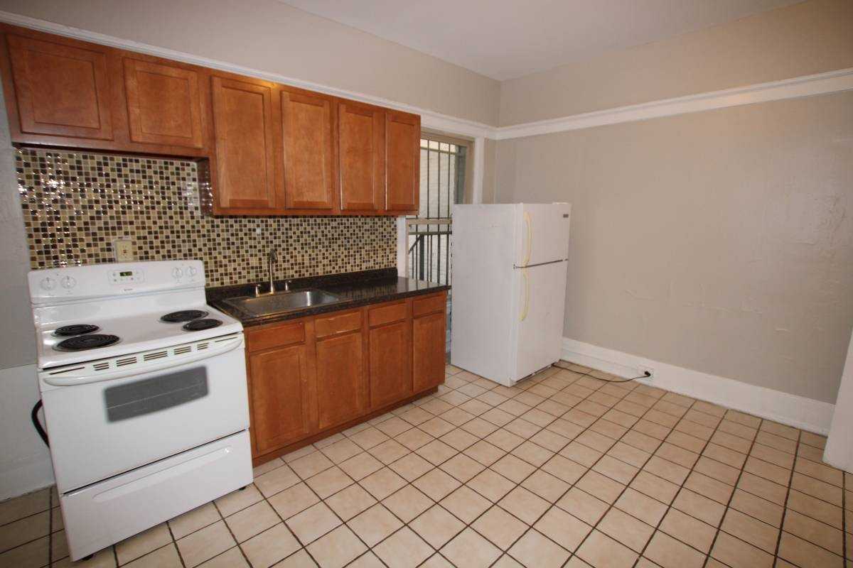 BAUM GROVE APARTMENTS -- 090 - Photo 2 of 20