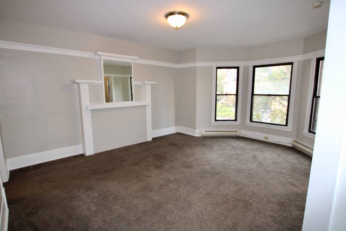 BAUM GROVE APARTMENTS -- 090 - Photo 4 of 20