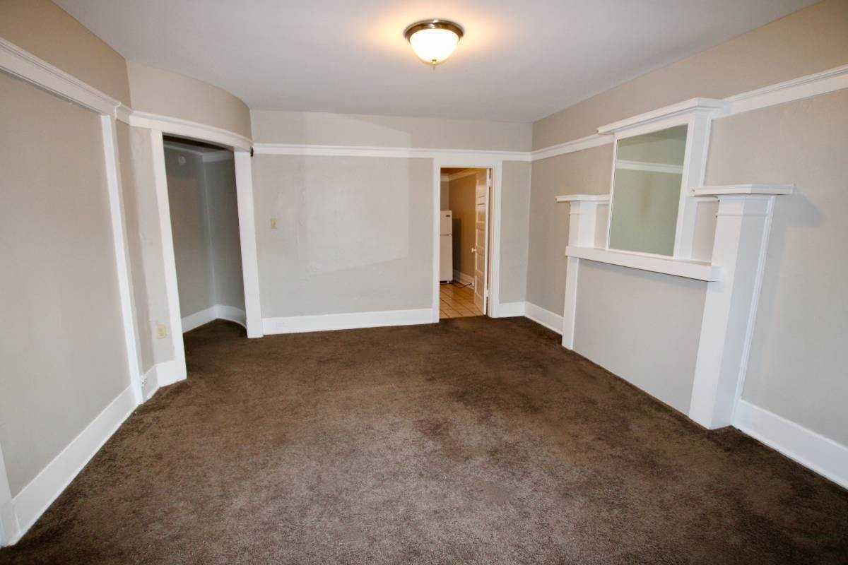 BAUM GROVE APARTMENTS -- 090 - Photo 5 of 20