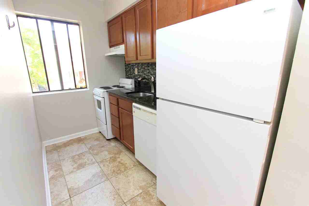 EDMOND STREET -- 147 - Photo 6 of 9