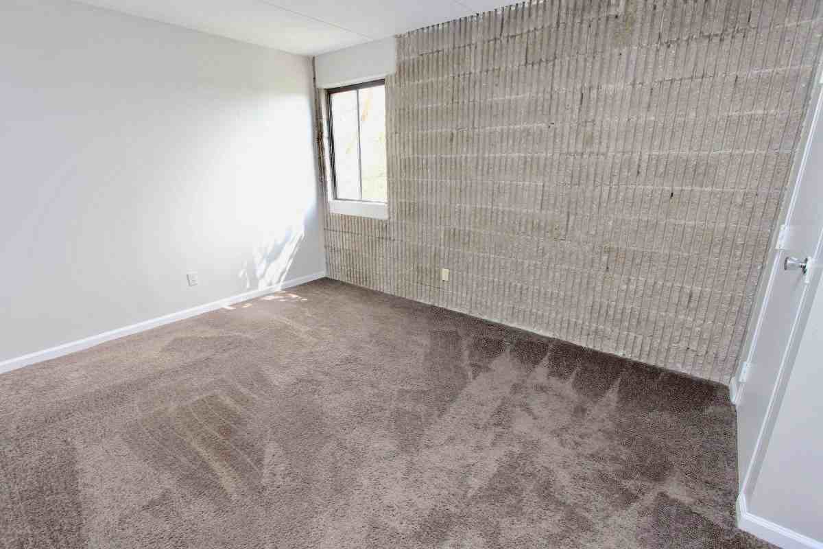 EDMOND STREET -- 147 - Photo 7 of 9