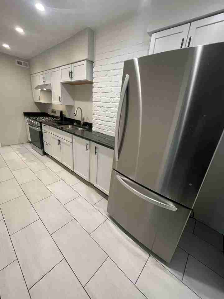 206-208 West 34th Street - Photo 4 of 11