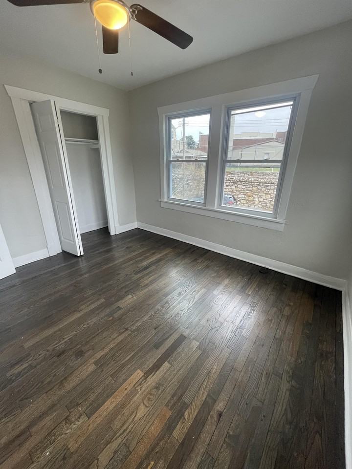 206-208 West 34th Street - Photo 6 of 11