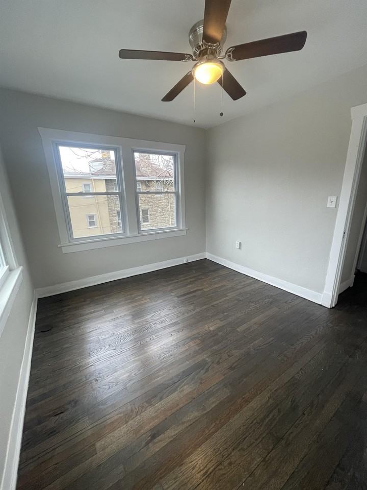 206-208 West 34th Street - Photo 7 of 11