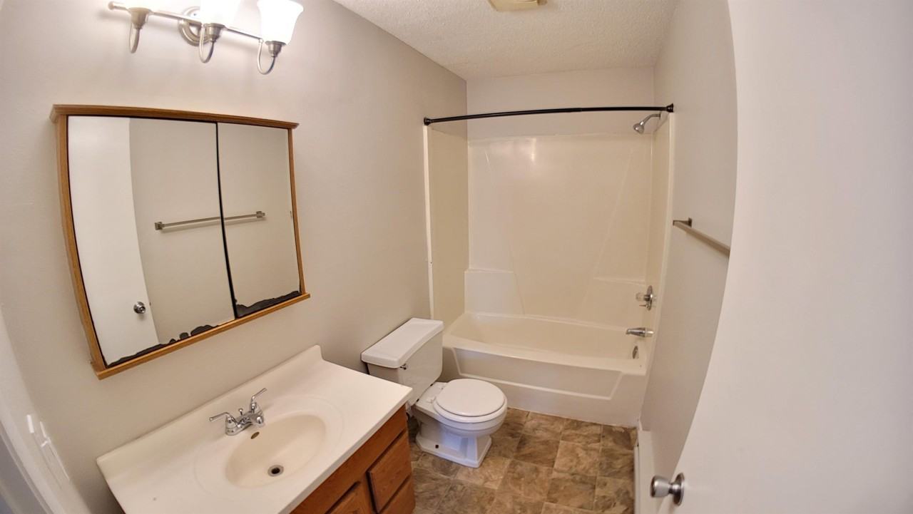 4009 Westover Rd SE - Photo 4 of 6