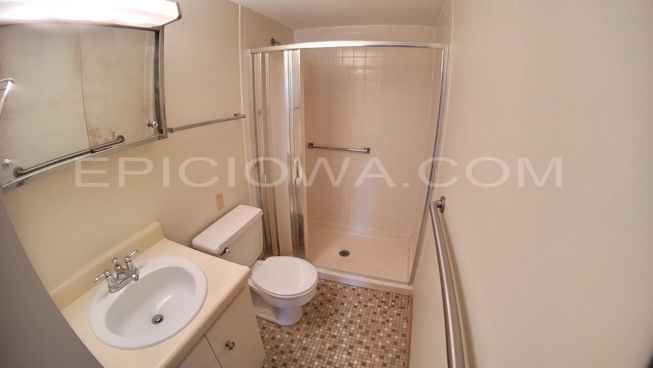 220 19th Street Northeast - Photo 5 of 25