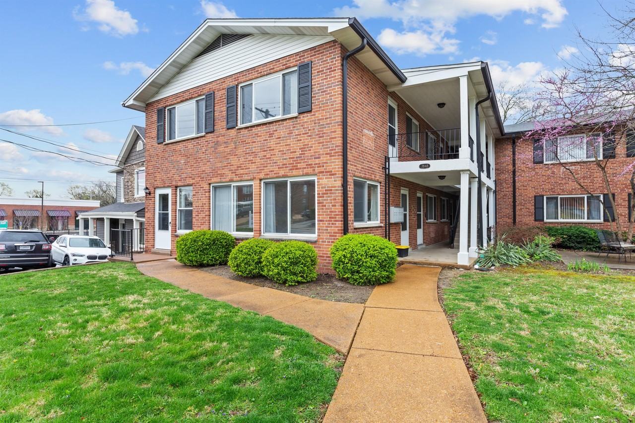 7848 Big Bend Boulevard - Photo 2 of 14