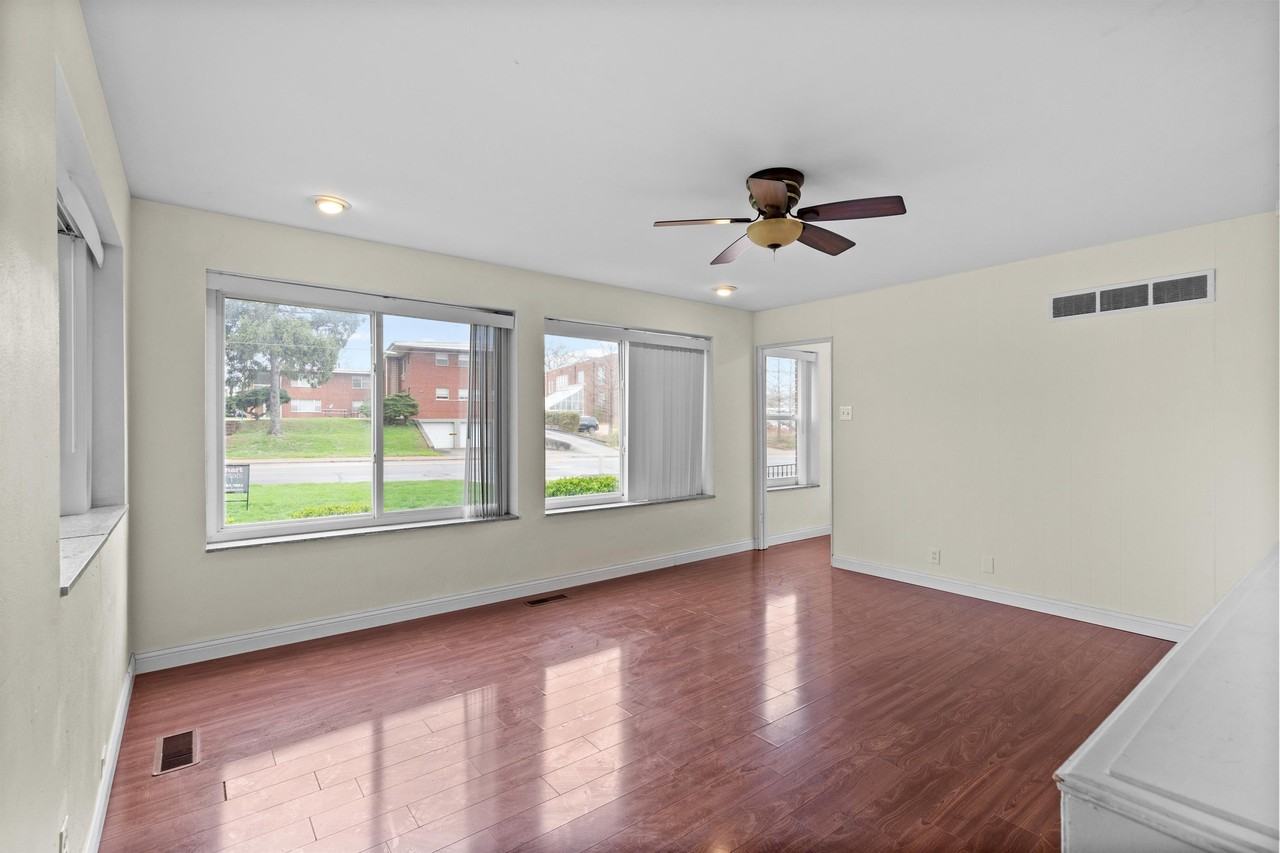 7848 Big Bend Boulevard - Photo 3 of 14