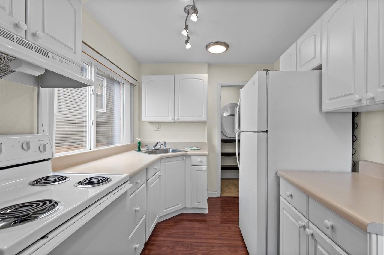 7848 Big Bend Boulevard - Photo 6 of 14