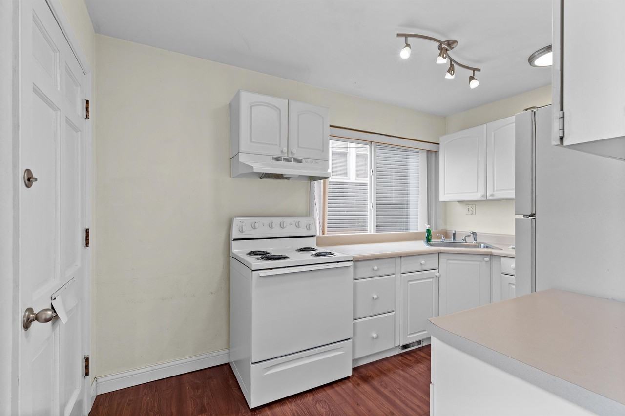7848 Big Bend Boulevard - Photo 7 of 14