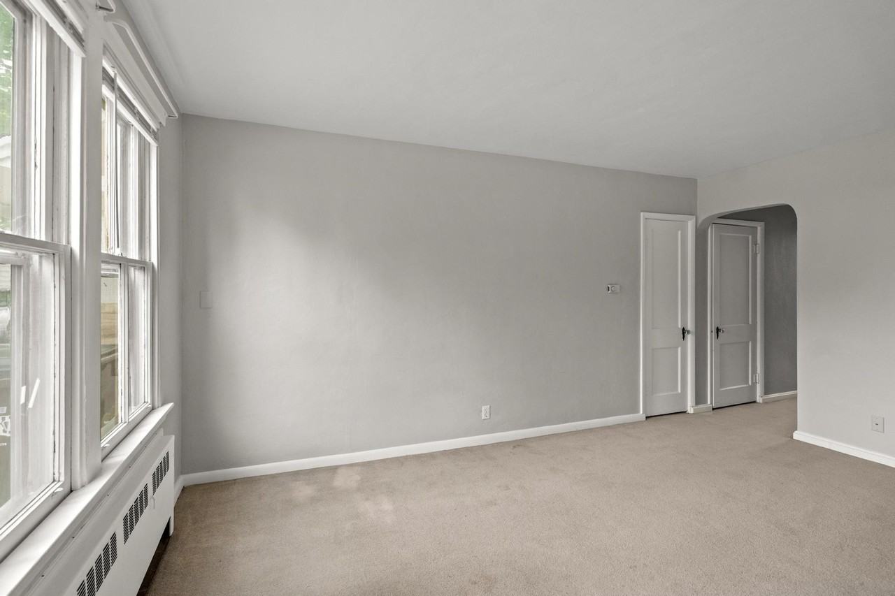 7360 Perry Street - Photo 3 of 6