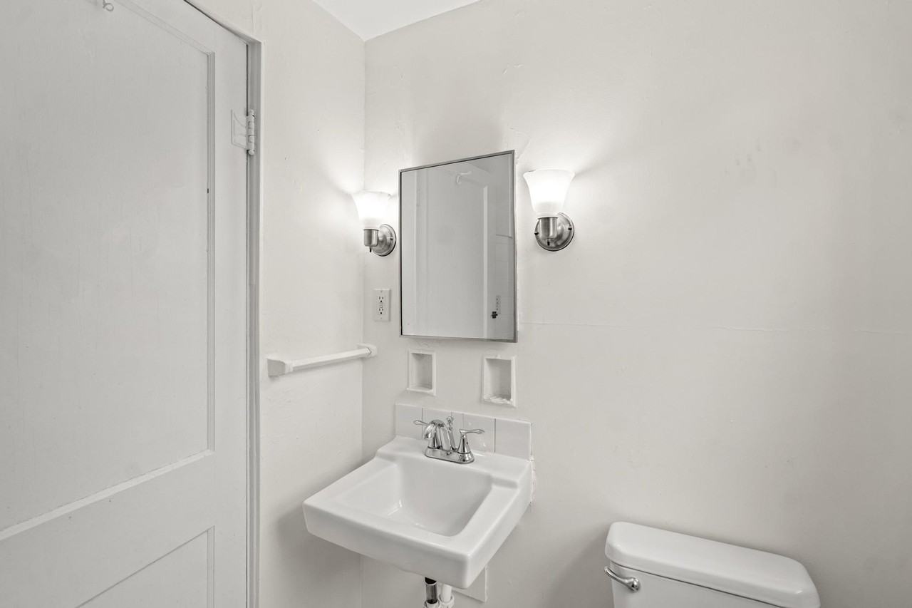 7360 Perry Street - Photo 5 of 6