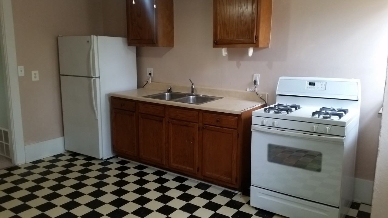 114 1/2 Washington Street - Photo 3 of 17