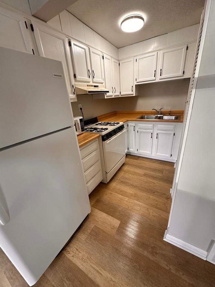 247 South Liberty Street - Photo 3 of 37