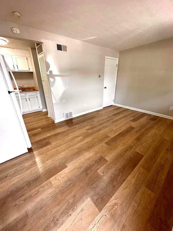 247 South Liberty Street - Photo 5 of 37