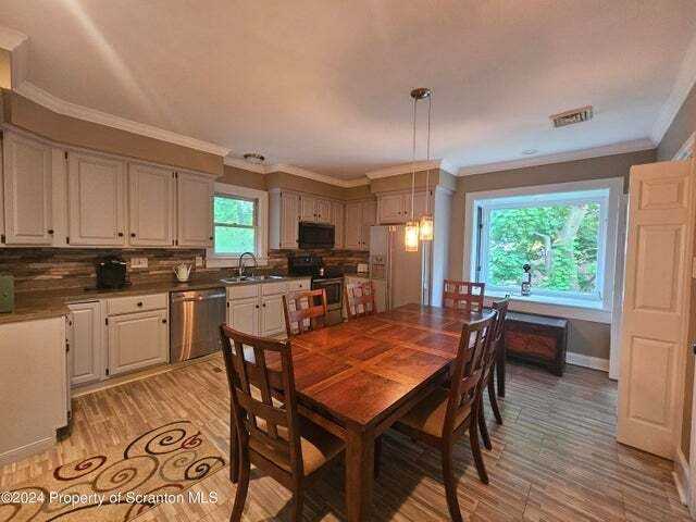 528 North Webster Avenue - Photo 2 of 13