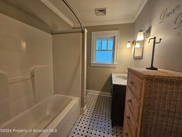 528 North Webster Avenue - Photo 3 of 13