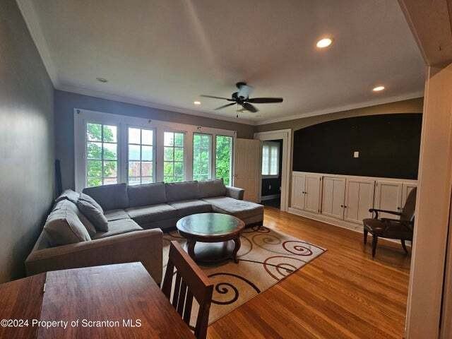 528 North Webster Avenue - Photo 6 of 13