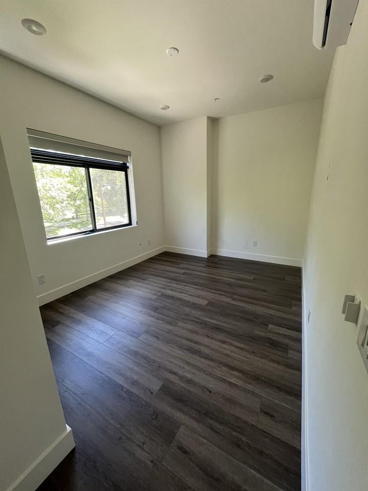 700 Riverside Drive - Photo 4 of 11