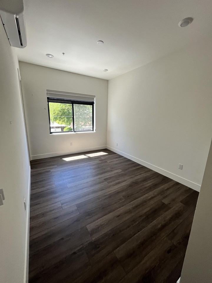 700 Riverside Drive - Photo 5 of 11