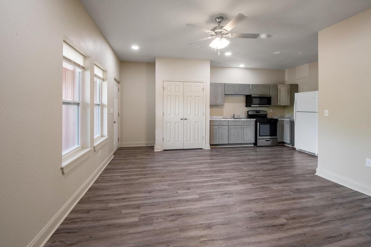 Platform Cairo - Photo 2 of 17