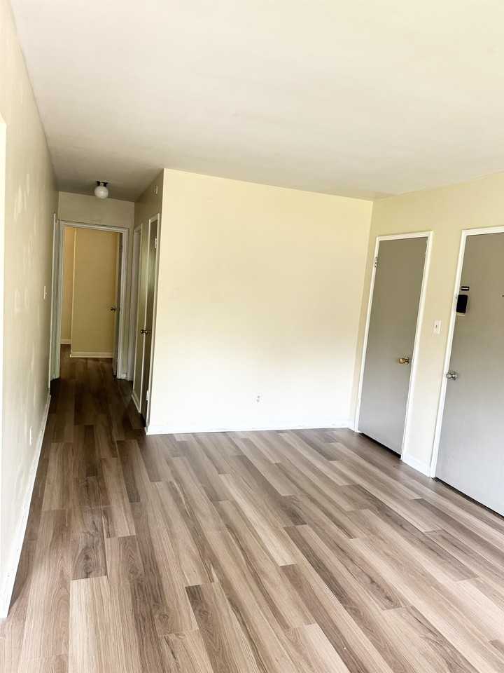 701 Greenwood Ave #701-4 - Photo 3 of 9