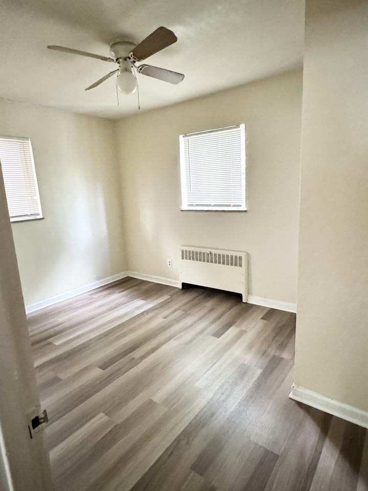 701 Greenwood Ave #701-4 - Photo 4 of 9