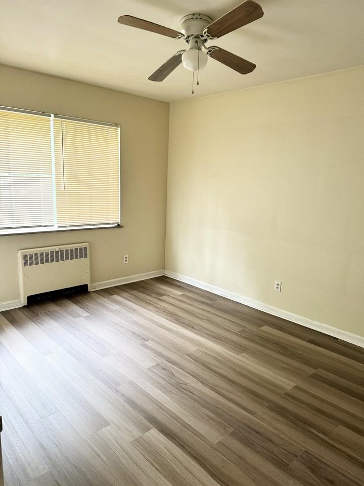 701 Greenwood Ave #701-4 - Photo 7 of 9