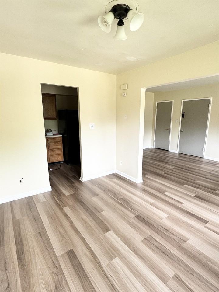 701 Greenwood Ave #701-4 - Photo 7 of 8