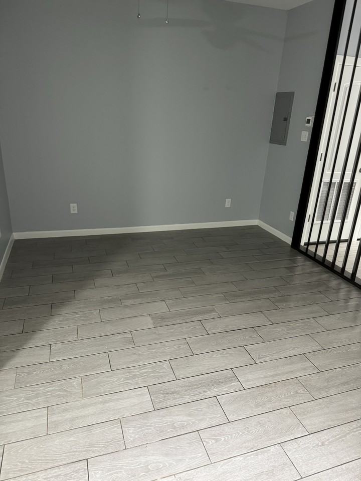 University Apartments - Photo 3 of 19