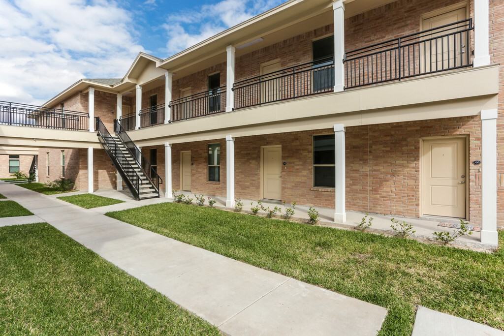 University Apartments - Photo 6 of 19