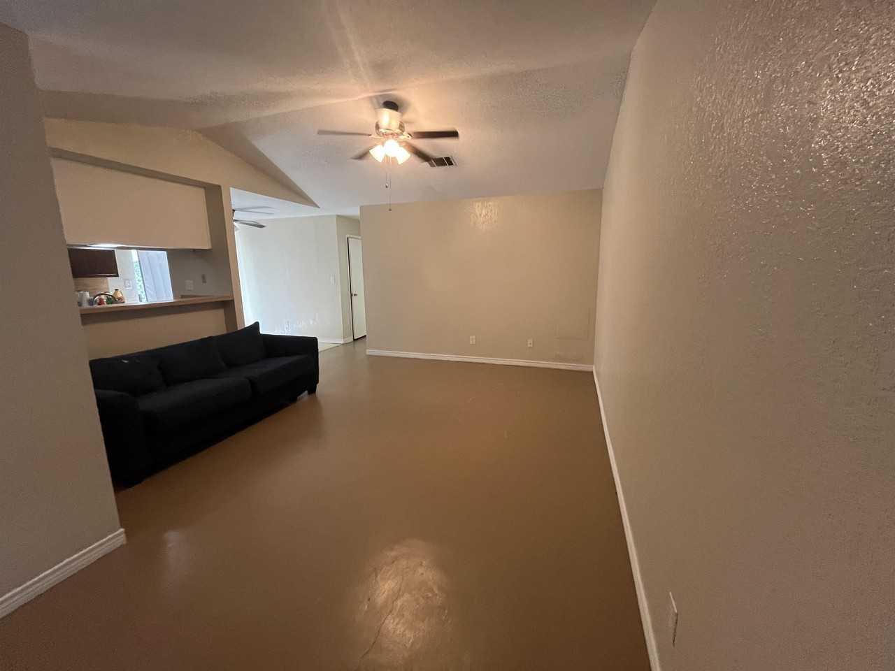 208 Craddock - Photo 2 of 5