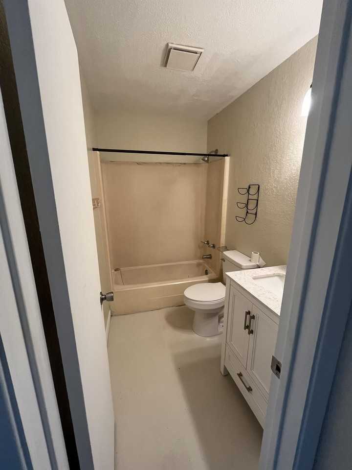 208 Craddock - Photo 3 of 5